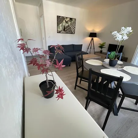 Rénové équipé, Centre Ville, Proche De La Gare Et Commerce * Flers (Orne)