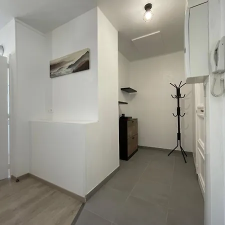 Renove Equipe, Centre Ville, Proche De La Gare Et Commerce *