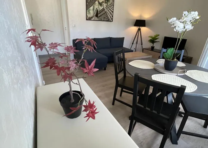 Renove Equipe, Centre Ville, Proche De La Gare Et Commerce * Flers (Orne)