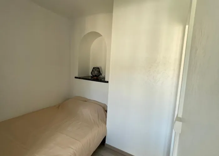 Renove Equipe, Centre Ville, Proche De La Gare Et Commerce