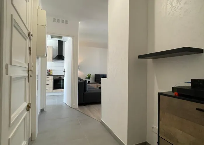 Renove Equipe, Centre Ville, Proche De La Gare Et Commerce * Flers (Orne)